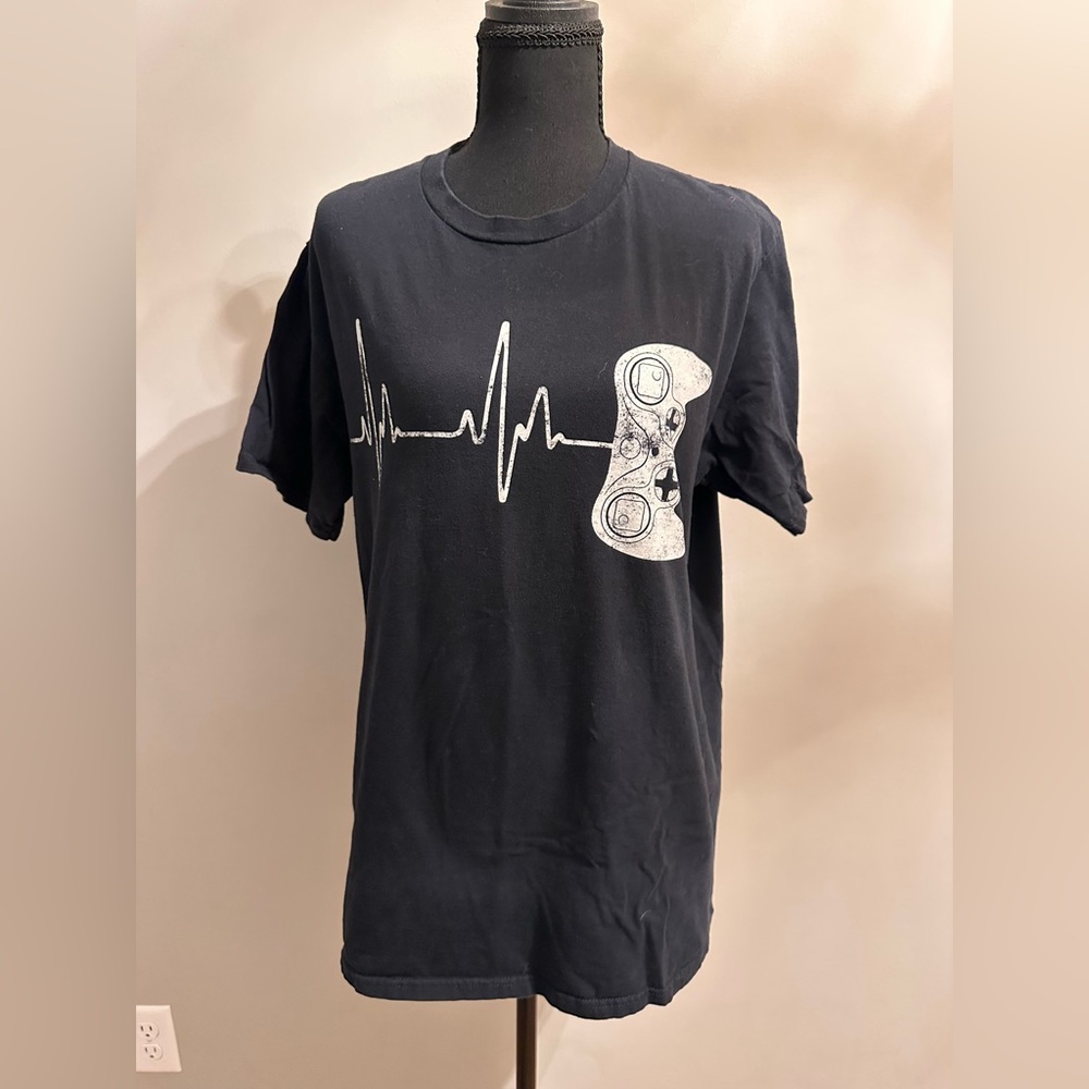 Gamer Heartbeat Video Game Controller Graphic T-Shirt